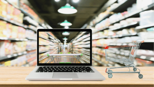 computadora visualizando el supermercado por medios online